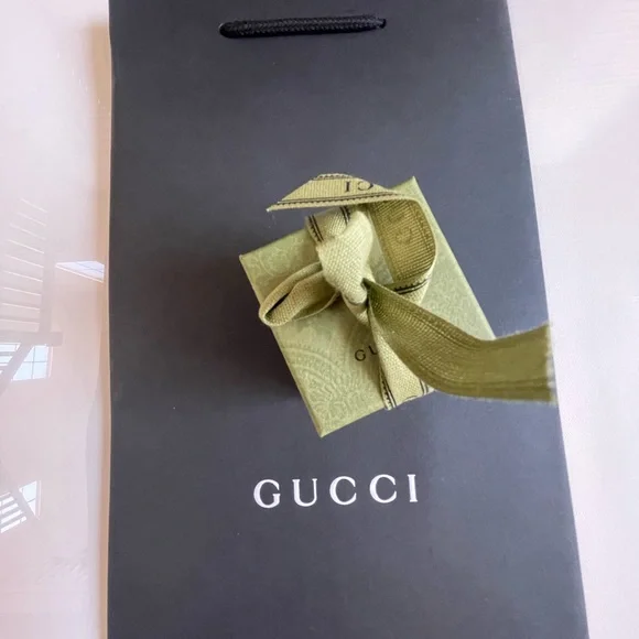 Authentic NEW GUCCI Gucci print Silk Neck Bow - Picture 7 of 9